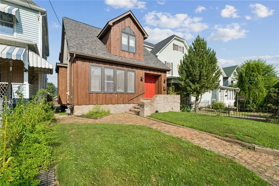1621 Leishman Ave, New Kensington, PA 15068 - #2