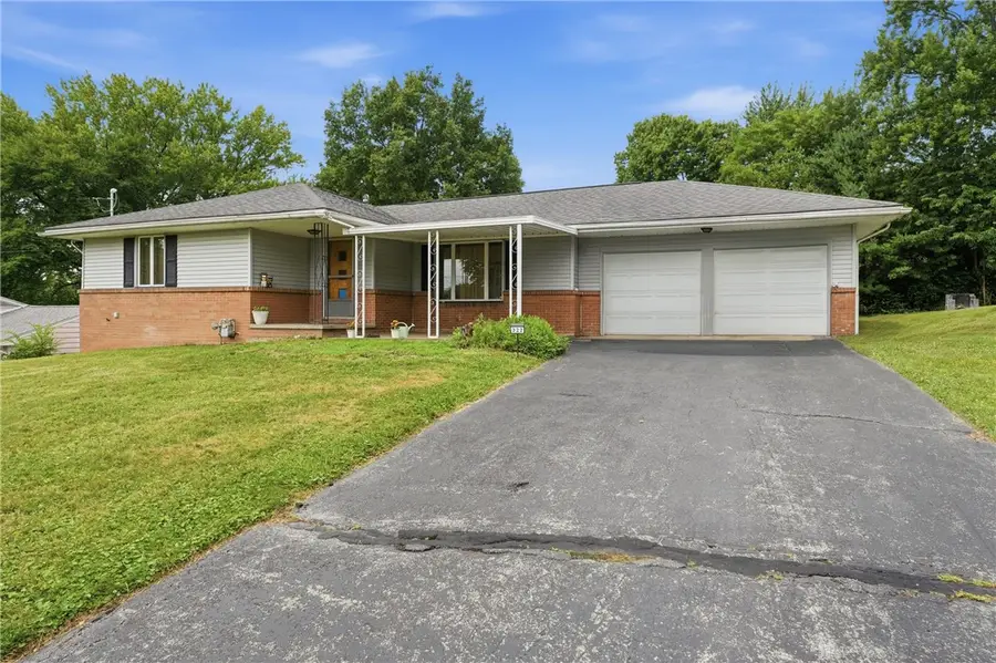 322 Fredrick Dr, Farrell, PA 16121 - #2