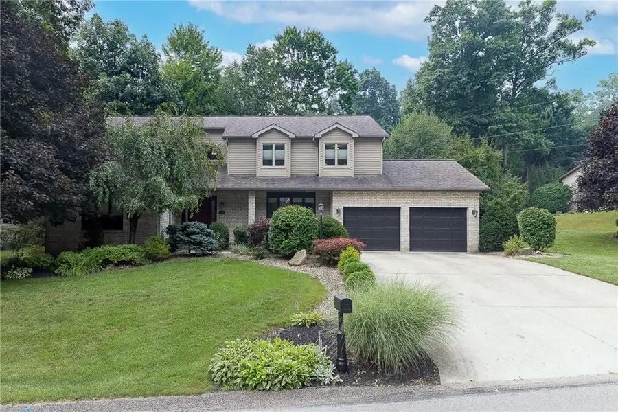 220 Thornwood Dr, Butler, PA 16001 - #2