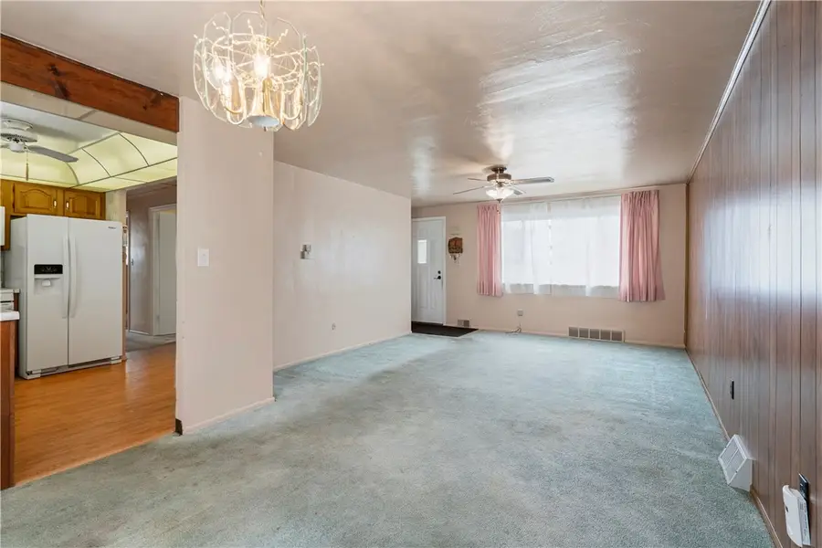 588 Lindsay Rd, Carnegie, PA 15106 - #3
