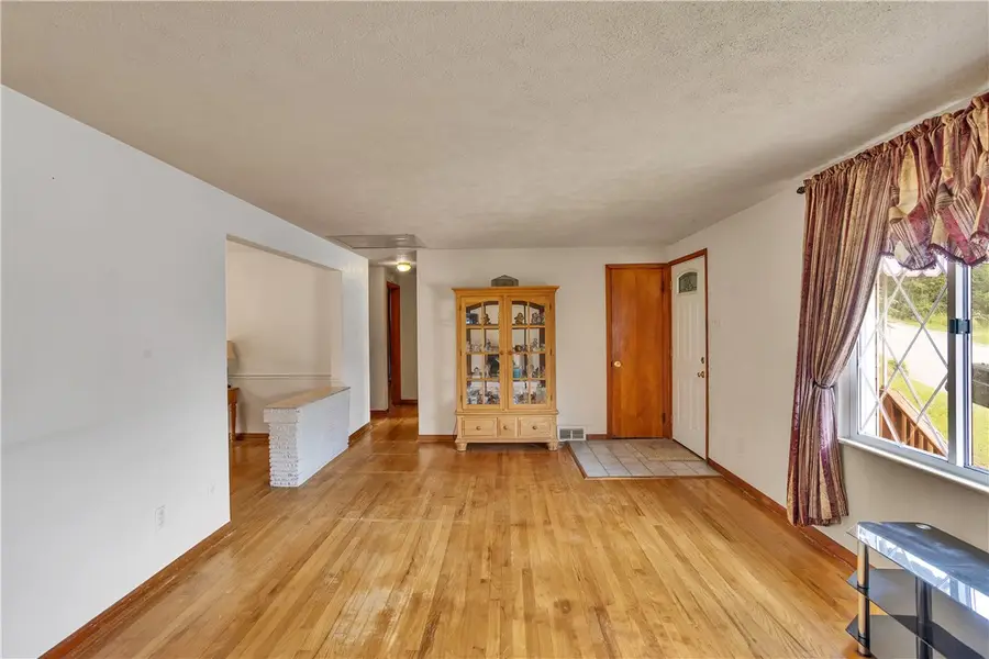 421 Orchard Dr, Pleasant Hills, PA 15236 - #3