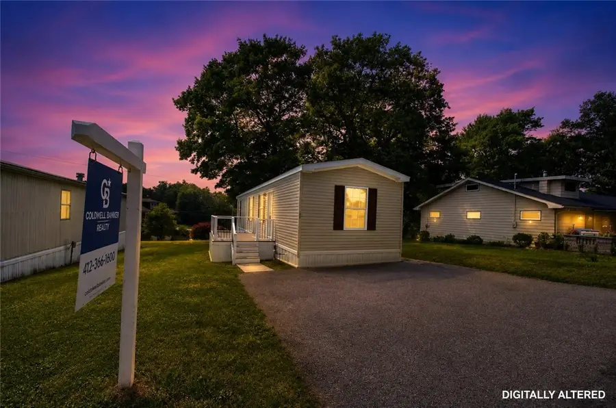 208 Cedar Ln, Valencia, PA 16059 - #2