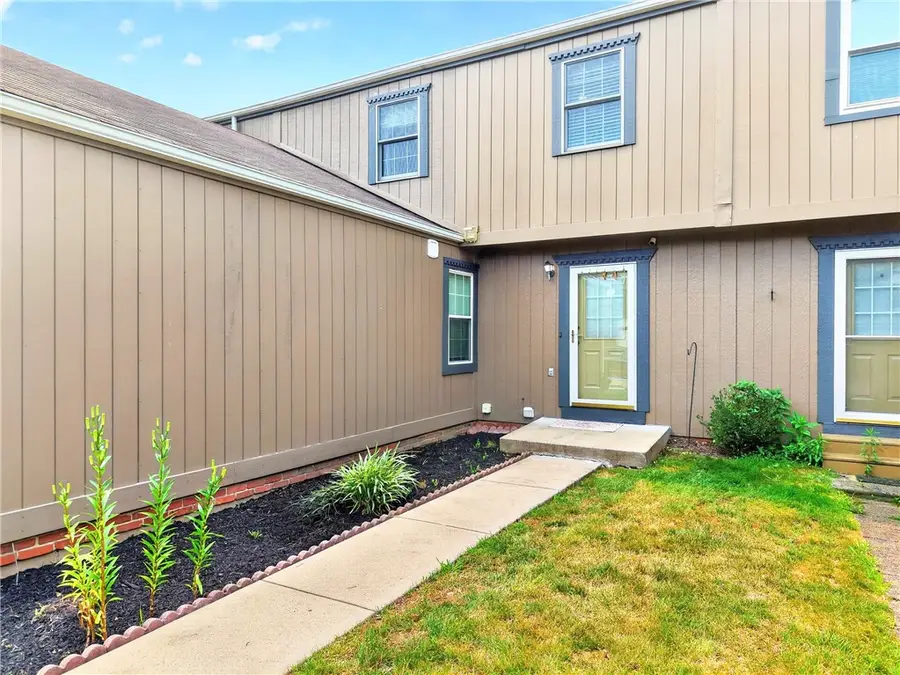 911 Sunset Cir, Cranberry, PA 16066 - #2