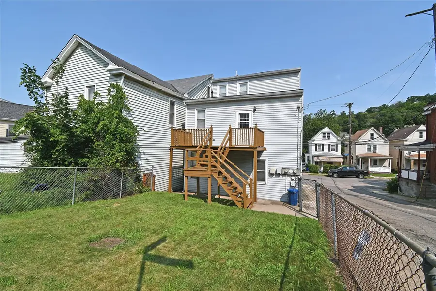 611 Lorenz Ave, Pittsburgh, PA 15220 - #2