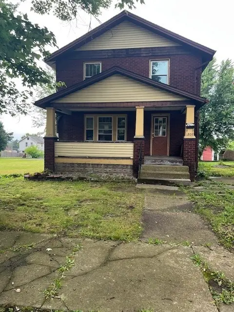 1208 Negley St, Farrell, PA 16121 - #1