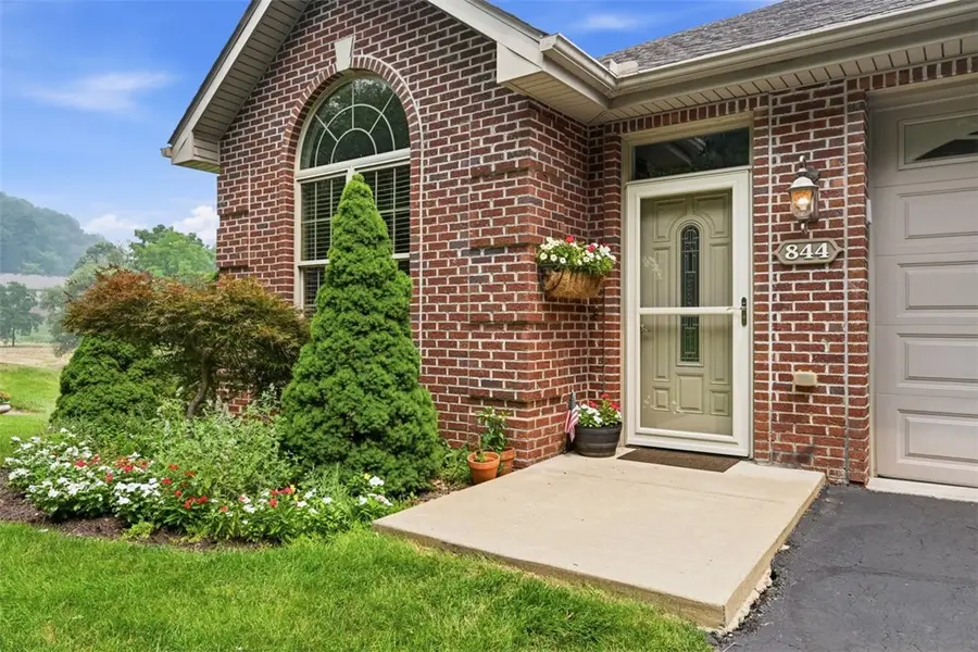 844 Village Dr, Pittsburgh, PA 15237 - #2