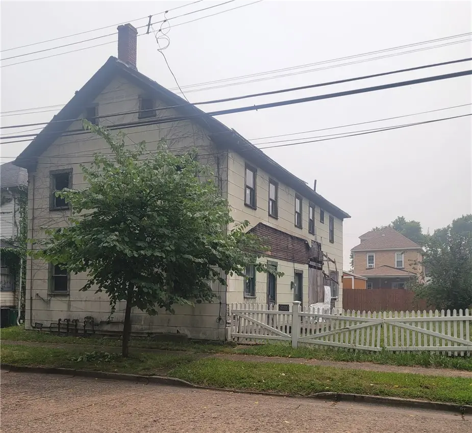 284 13th St, Ambridge, PA 15003 - #1