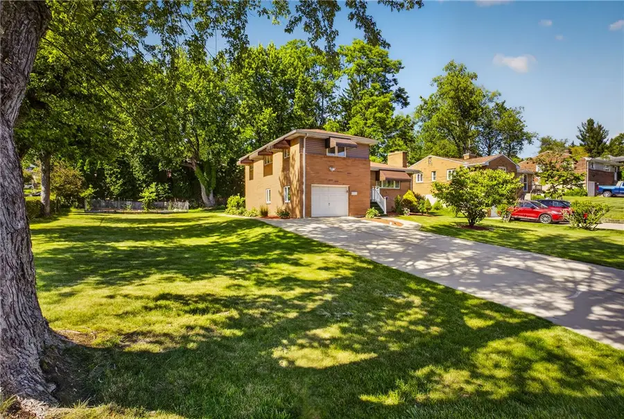 201 Santa Fe Dr, Bethel Park, PA 15102 - #3