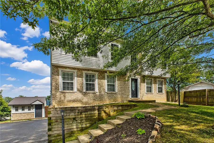 415 Crossbow Dr, New Stanton, PA 15672 - #2