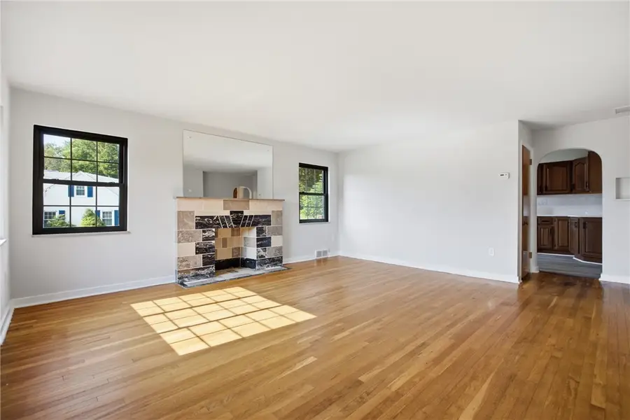 9775 Grosick Rd, Pittsburgh, PA 15237 - #2