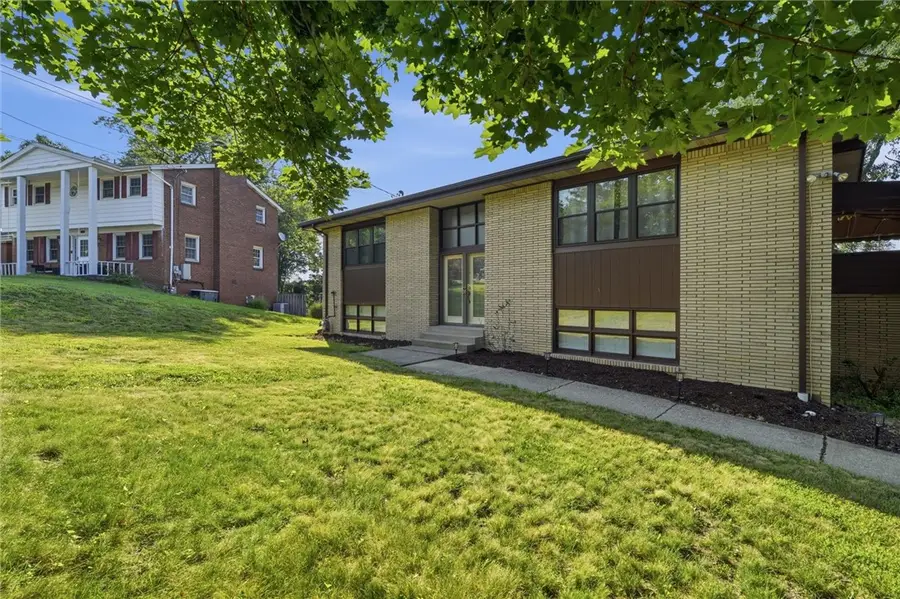 1718 Mountainview Dr, Monroeville, PA 15146 - #3