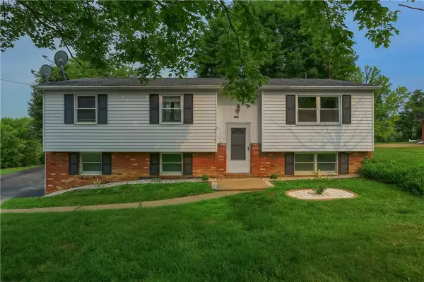 615 Whistler Dr, Rochester, PA 15074