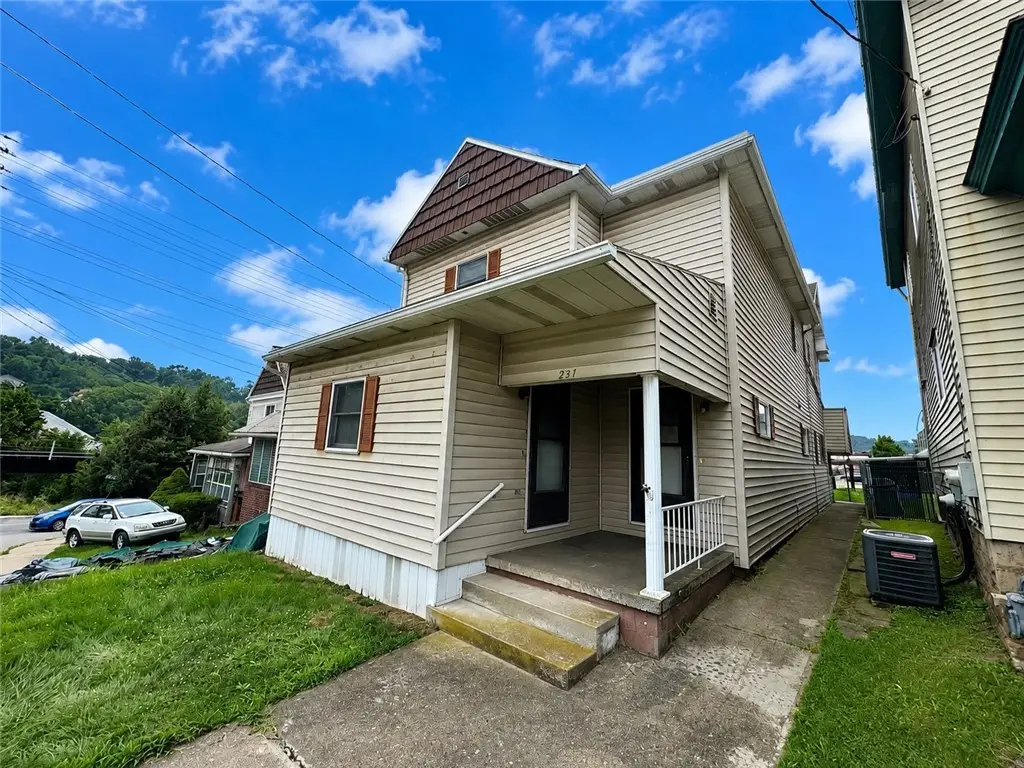 231 S Lincoln St, Washington, PA 15301 - #1