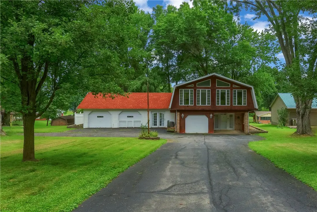 163 Chapel Dr, Ellwood City, PA 16117 - #1