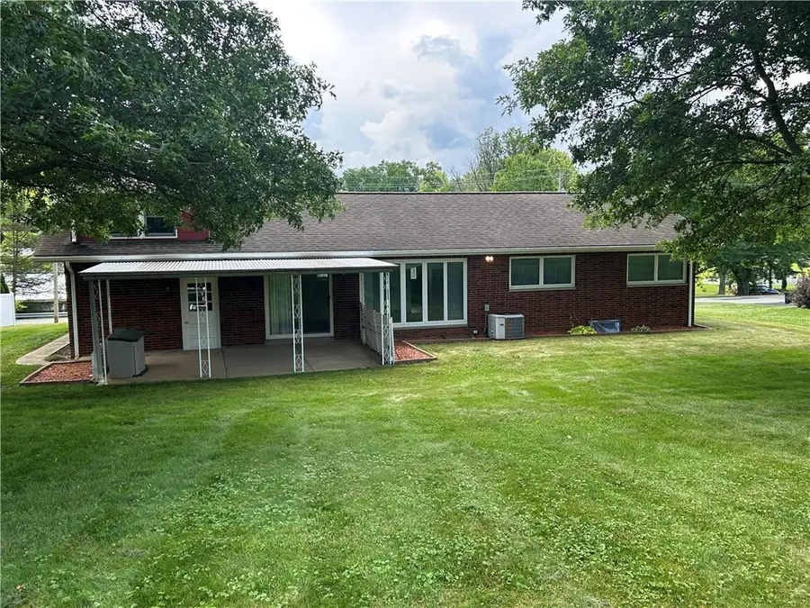 139 Oglevee Ln, Connellsville, PA 15425 - #2