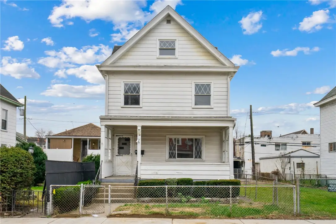 627 Woodward Ave, Stowe, PA 15136 - #1