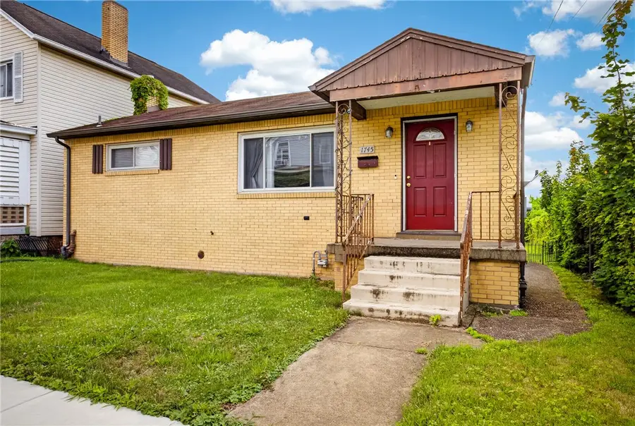1745 Moffat St, Carnegie, PA 15106 - #2