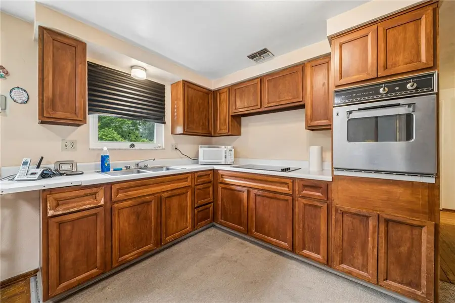107 Long Dr, Irwin, PA 15642 - #3