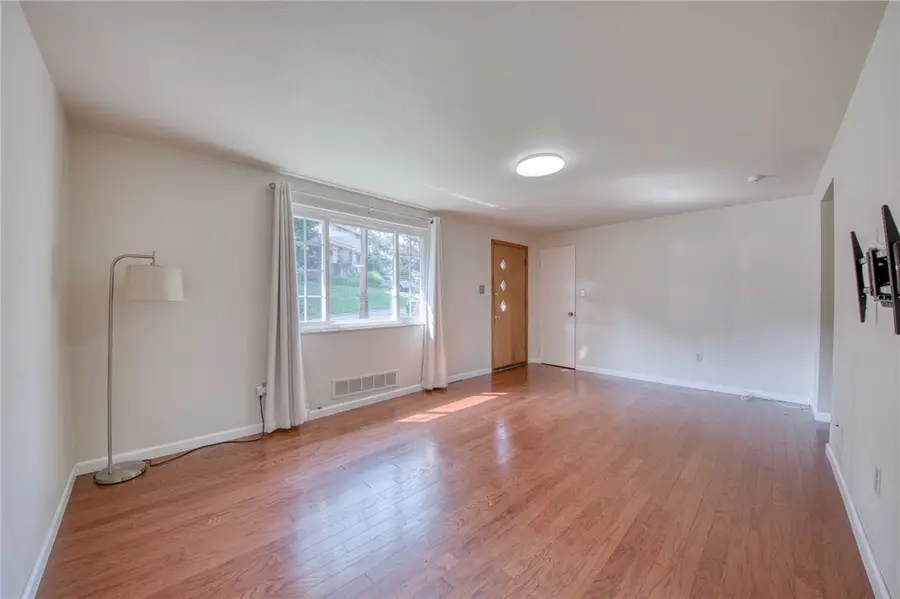110 Clearfield Pl, Pittsburgh, PA 15204 - #3