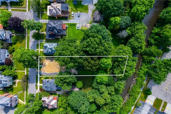 154 E Pine St, Grove City, PA 16127