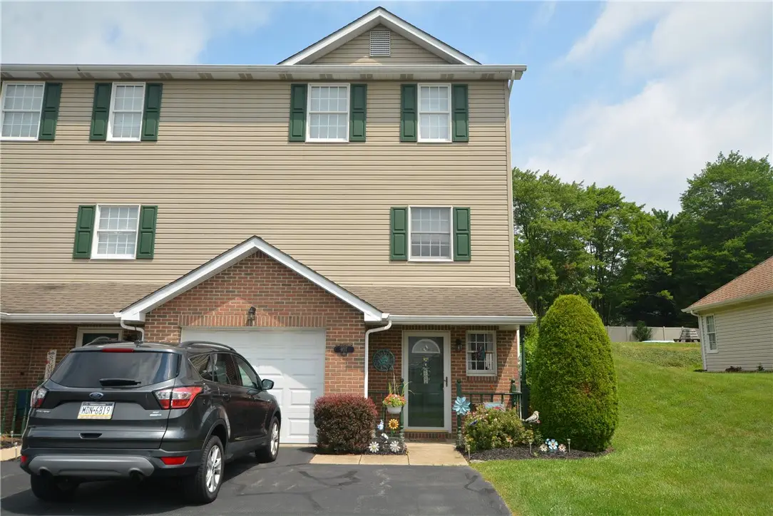 907 Stoneridge Blvd, Butler, PA 16001 - #1