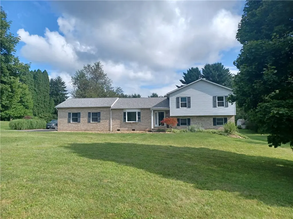 167 Oak Ridge Dr, Butler, PA 16002 - #1