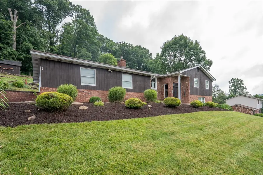 153 Skyview Dr, Greensburg, PA 15601 - #2