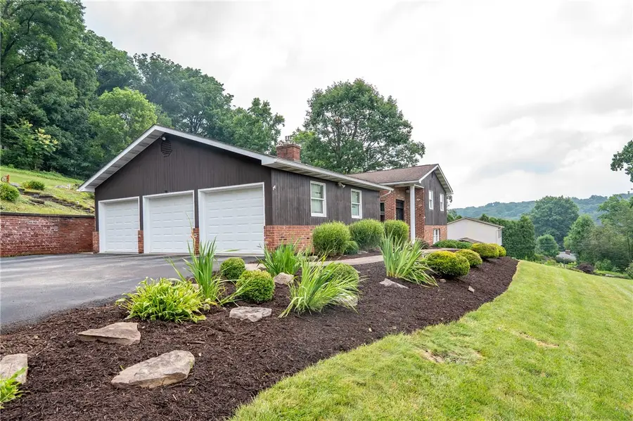 153 Skyview Dr, Greensburg, PA 15601 - #3