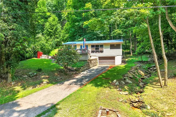 627 E Lakeview Rd, Confluence, PA 15424