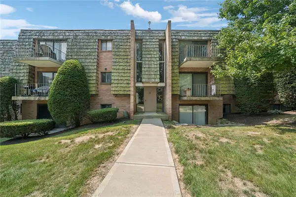 1135 Forest Green Dr, Coraopolis, PA 15108