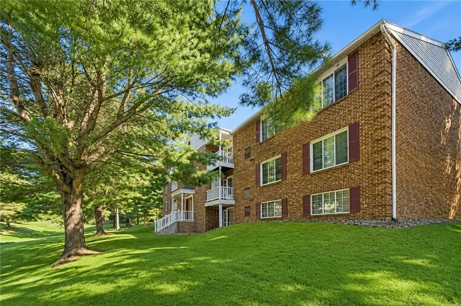 951 Wood Hollow Dr, Cranberry, PA 16066 - #2