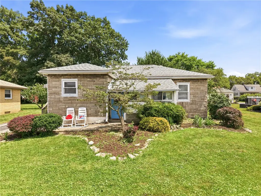 423 Indiana Ave, Farrell, PA 16121 - #1