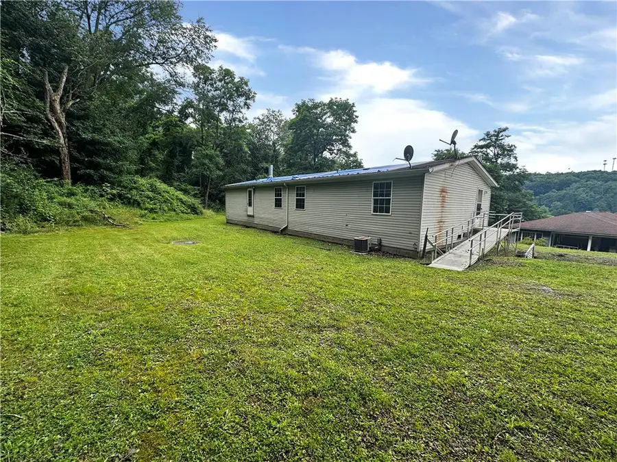 1818 Pershing Street, Johnstown, PA 15902 - #3