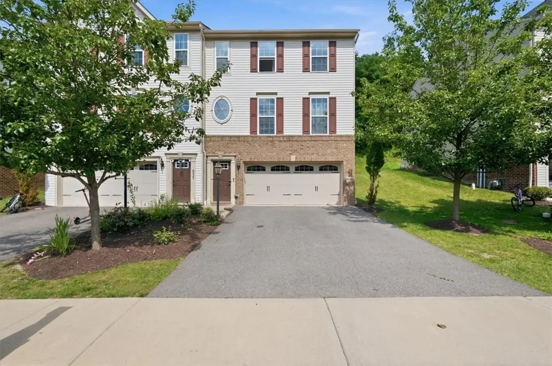 8034 Hinsdale Ln, McDonald, PA 15057 - #1
