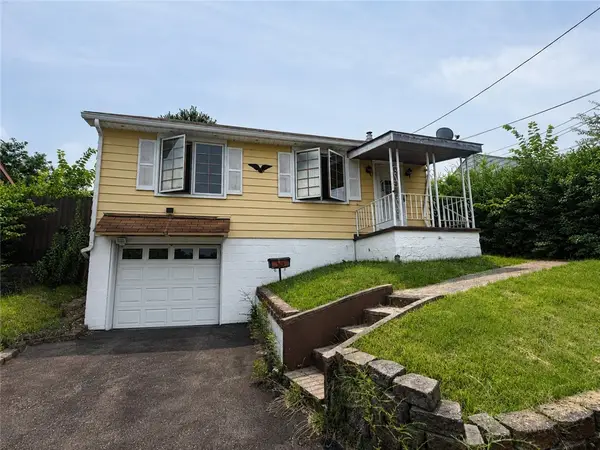 520 Pinehurst Dr, North Versailles, PA 15137