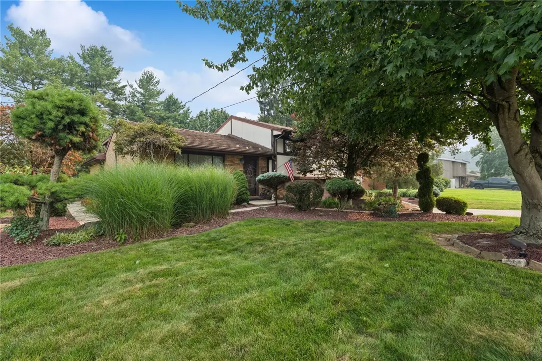 220 Vernon Ave, Belle Vernon, PA 15012 - #1