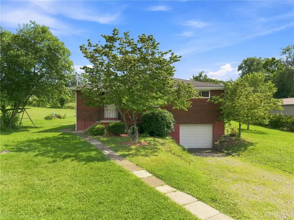 1524 E Laurel Cir, Mount Pleasant, PA 15666 - #1