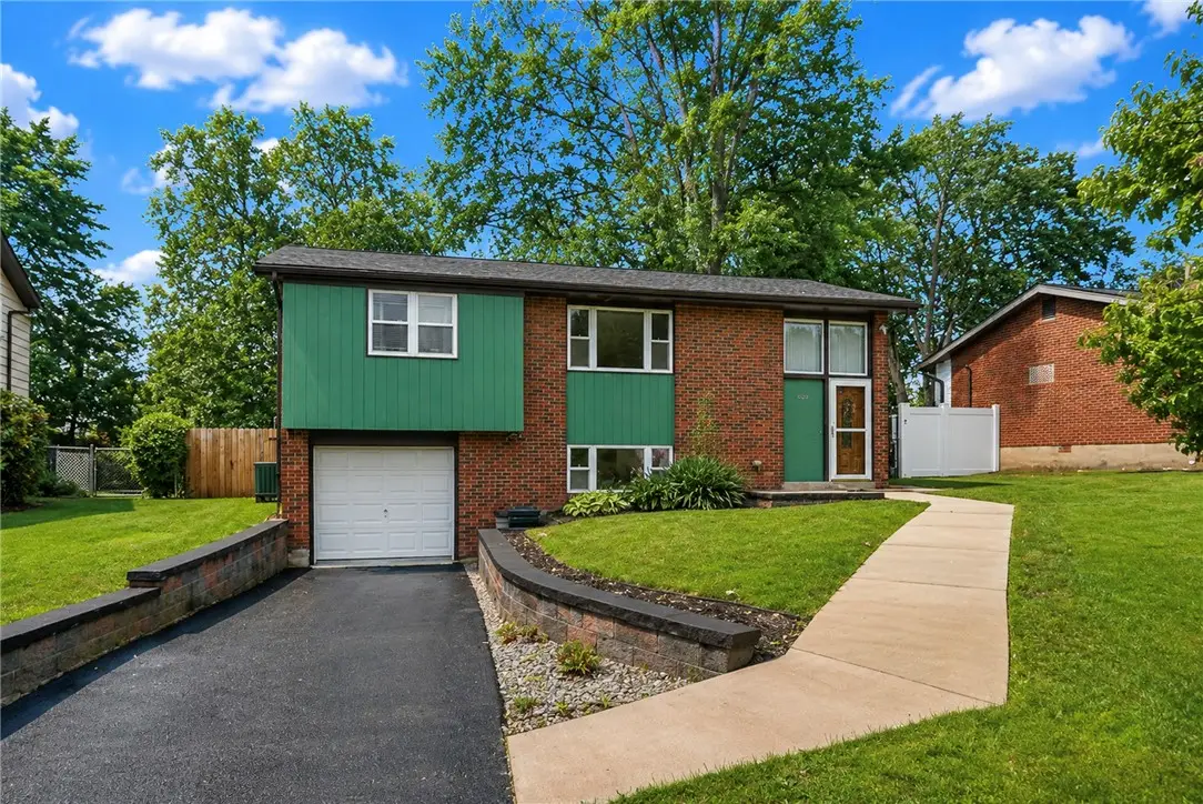 414 Alpine Village Dr, Monroeville, PA 15146 - #1