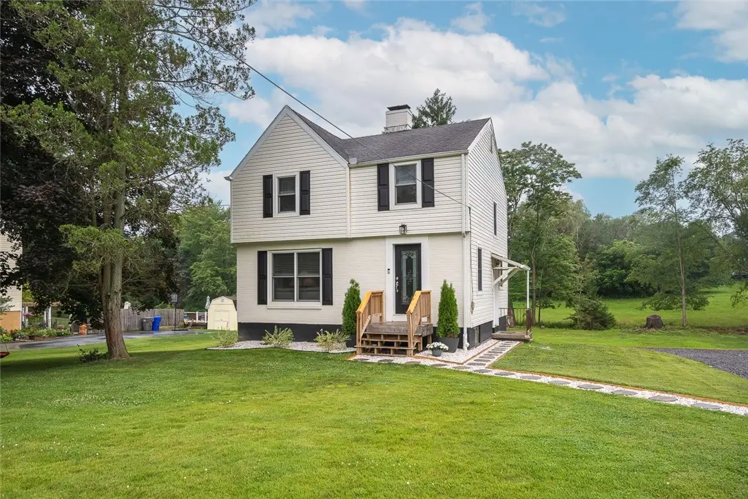 4060 Circle Dr, Bakerstown, PA 15007 - #1