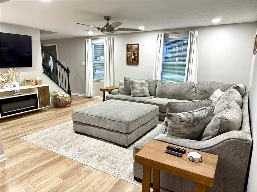 1913 Riggs Rd, South Park, PA 15129 - #2
