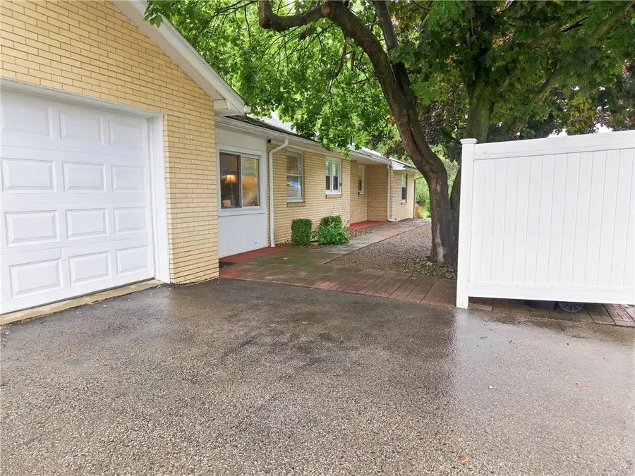 2552 S Hermitage Rd, Hermitage, PA 16148 - #3