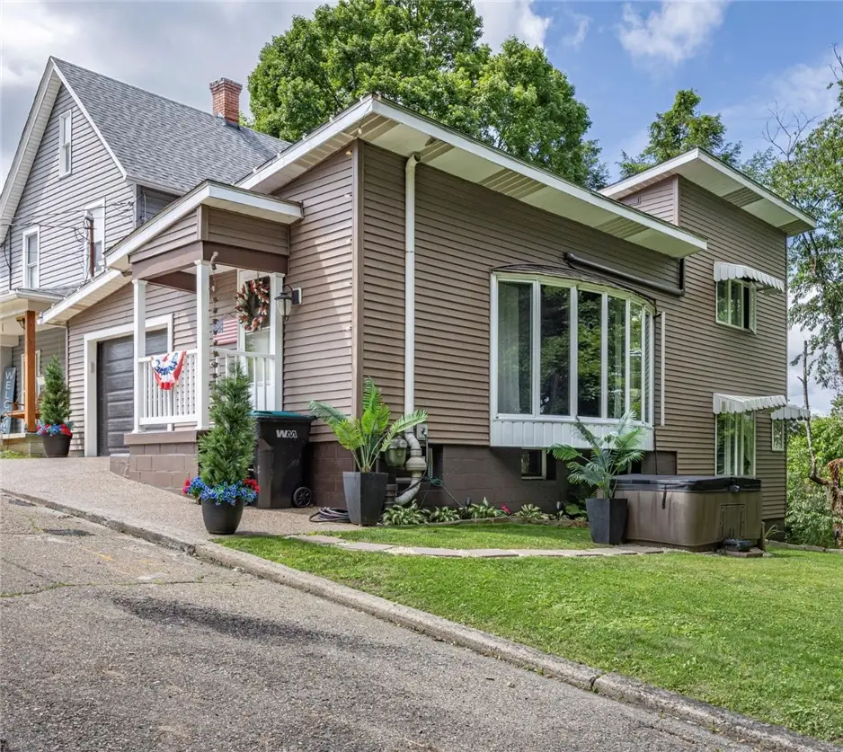 1137 Constitution St, Tarentum, PA 15084 - #1