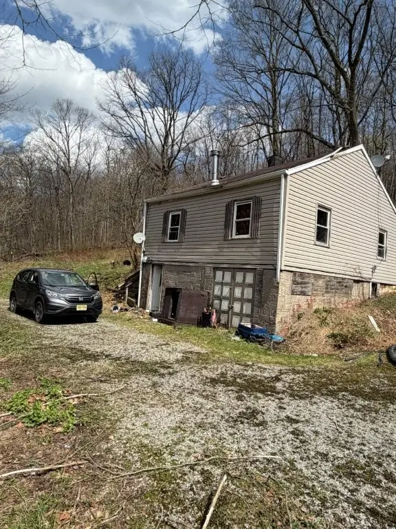 1515 Edgewood Rd, Beaver Falls, PA 15010