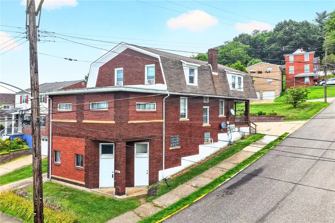 402 Gilmore Ave, Trafford, PA 15085 - #1