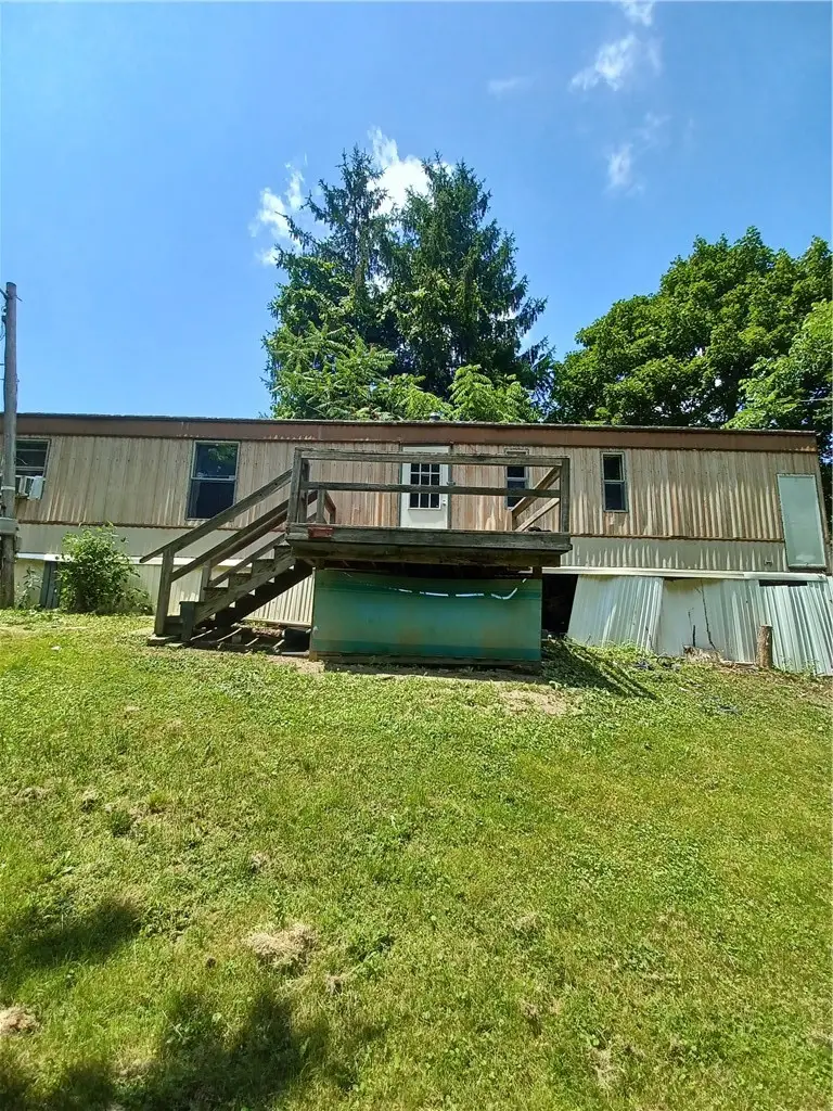 165 Hutter Ave Hutter, Ellwood City, PA 16117 - #2