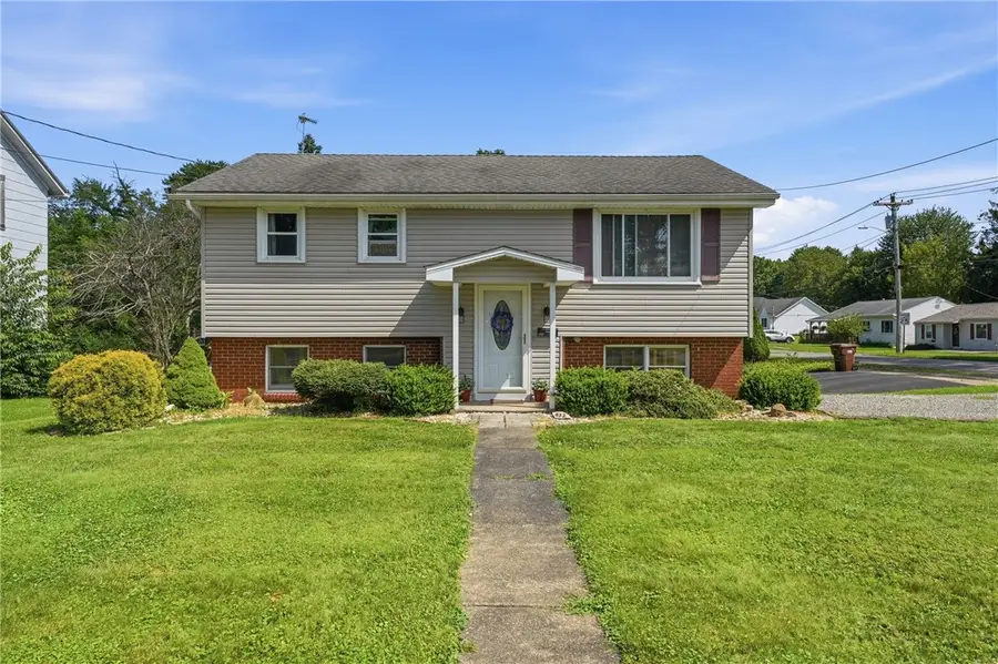 412 Highland Ave, Grove City, PA 16127 - #2