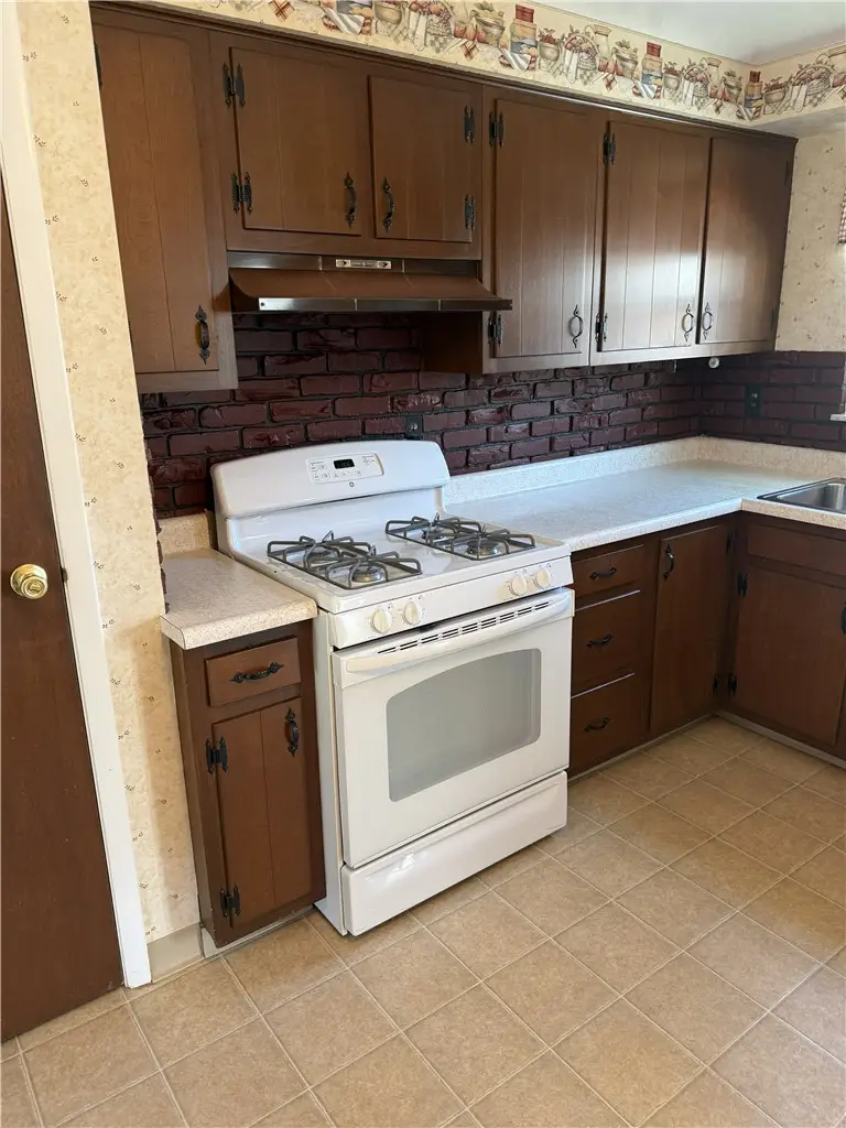 24 Fosterville, Greensburg, PA 15601 - #2