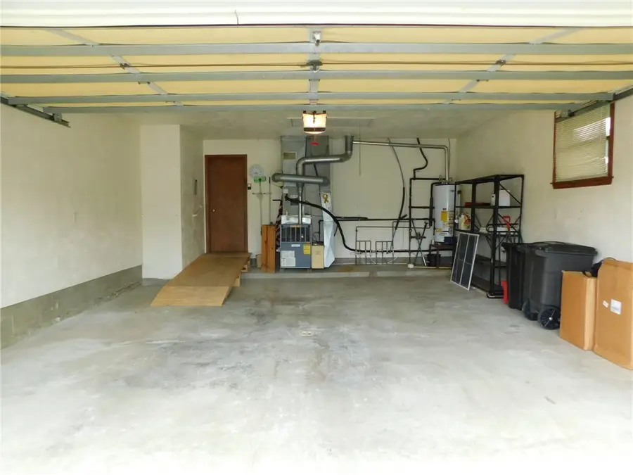 321 Meadowlark Dr, Uniontown, PA 15401 - #2