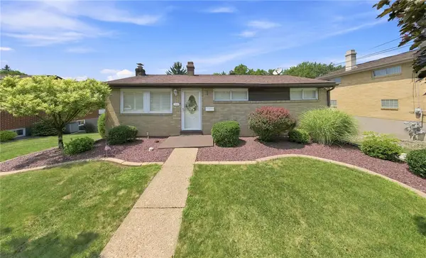 13581 St Clair Dr, Irwin, PA 15642