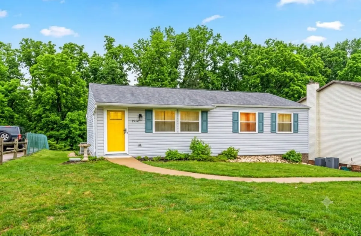 1952 Colleen Dr., North Huntingdon, PA 15642 - #1